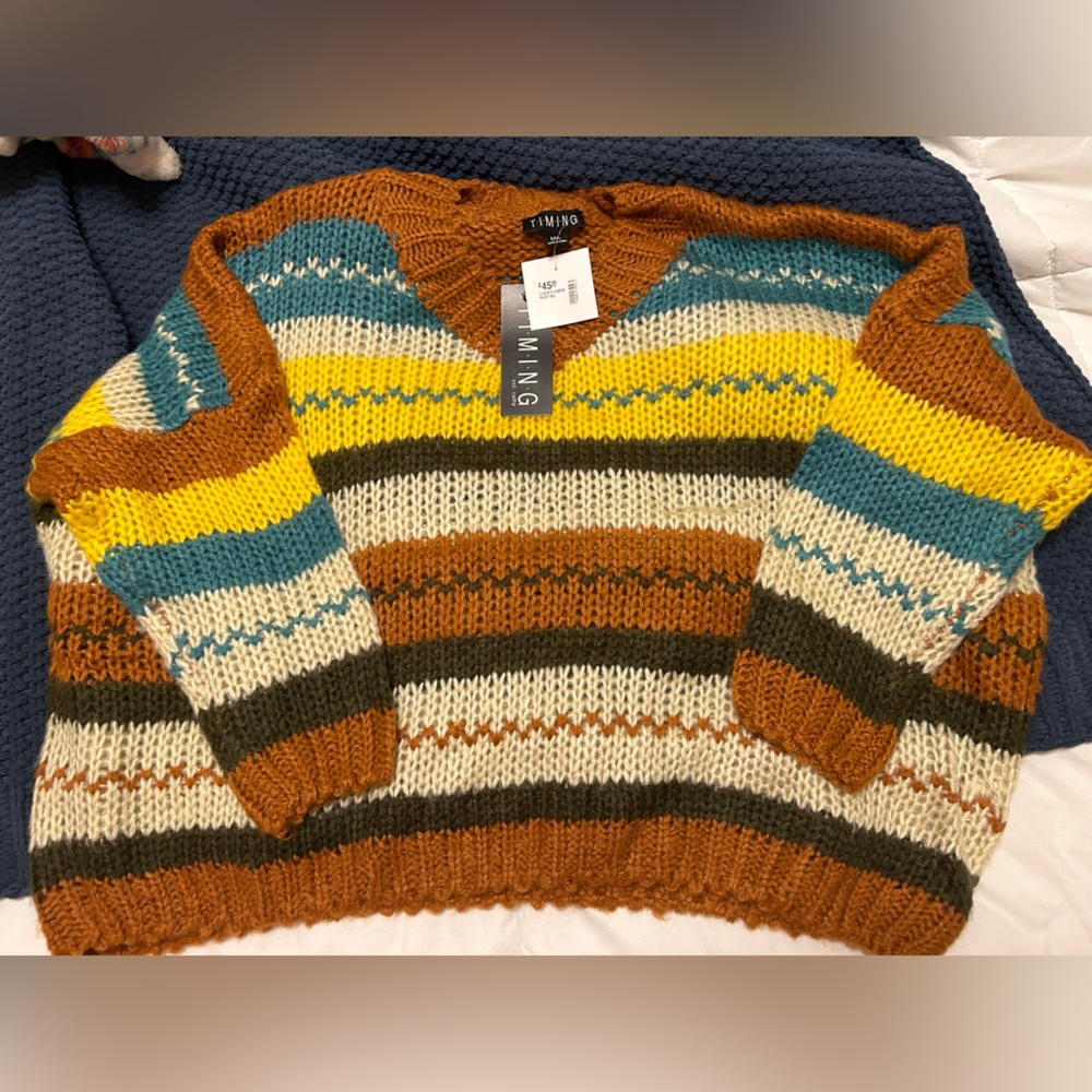 Copper Closet M/L Sweater w/ Tags Never worn